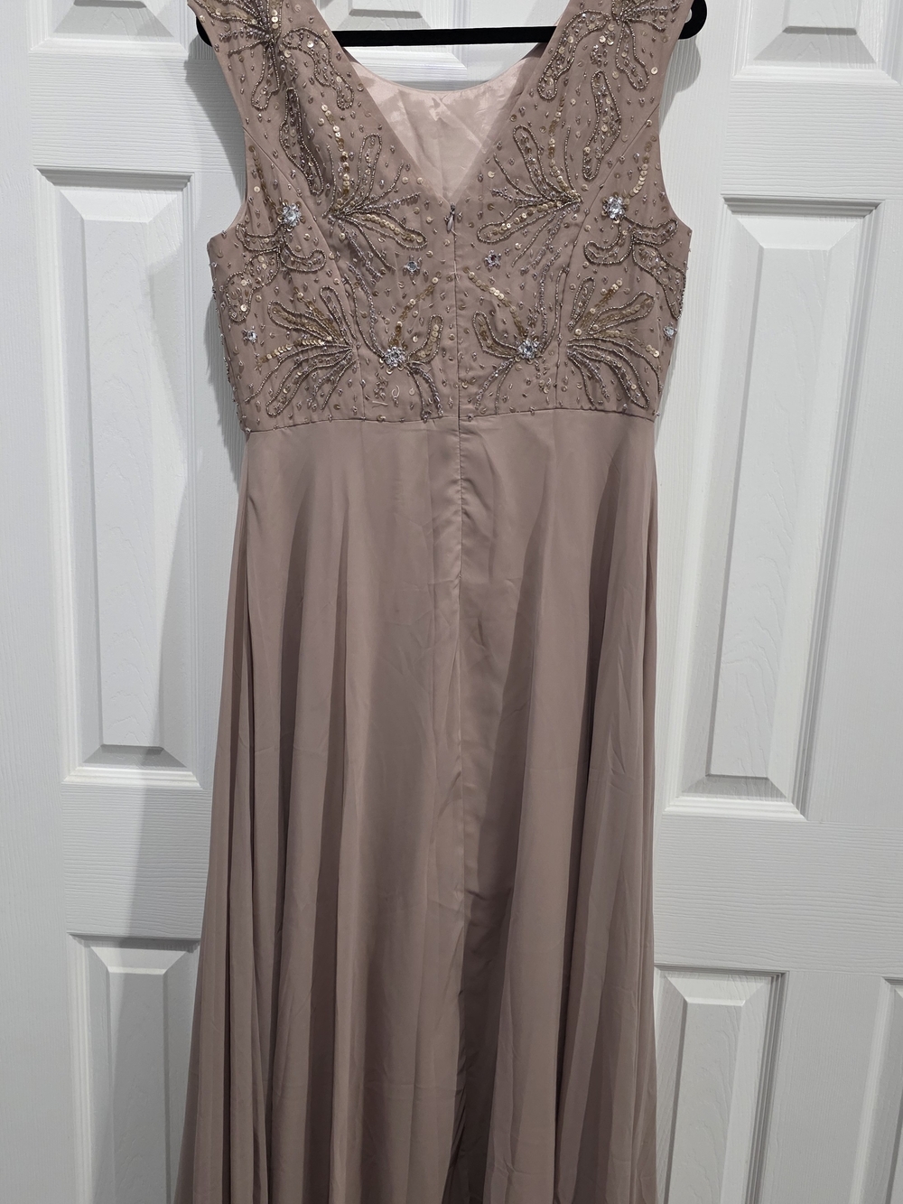 Elegant Flowing Evening Gown With Sequin Bodice - Picture 3 of 10